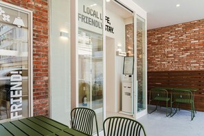 Exterior - Sinchon Localfriends Hotel (Seoul)