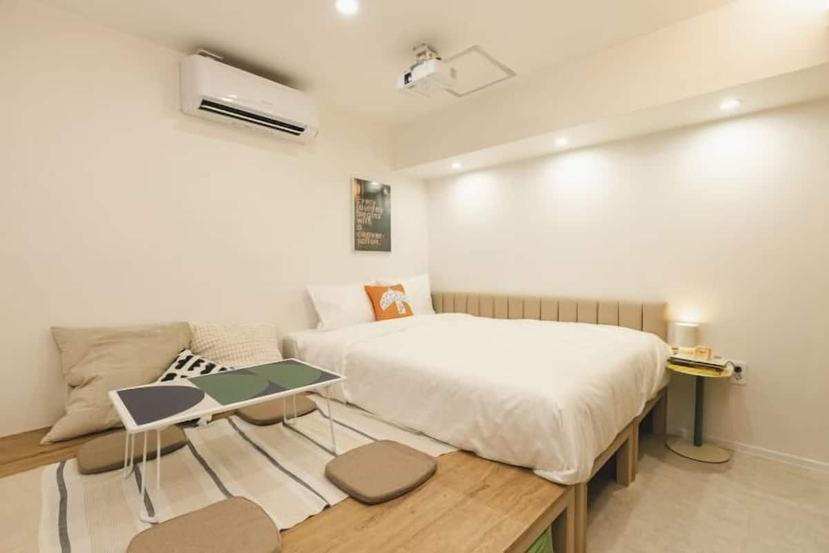 Desk, laptop workspace, free WiFi, bed sheets