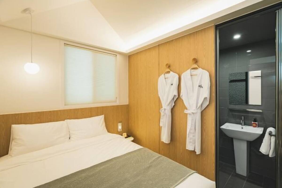 Desk, laptop workspace, free WiFi, bed sheets