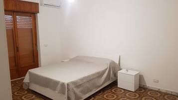 Fer et planche Ă repasser, Wi-Fi, draps fournis