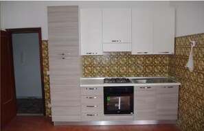 Private kitchen - Very central apartment in a quiet residential condominium (Scalea)