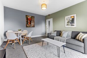 City Apartment | Living area - Brynmill 1BR Apartment by Tŷ SA (Swansea)