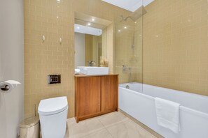 Asciugacapelli, asciugamani, sapone, shampoo