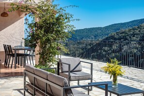 تناول الطعام بالخارج