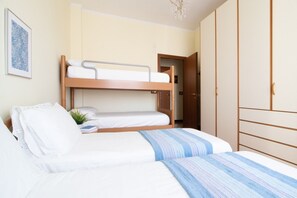 2 bedrooms, iron/ironing board, bed sheets