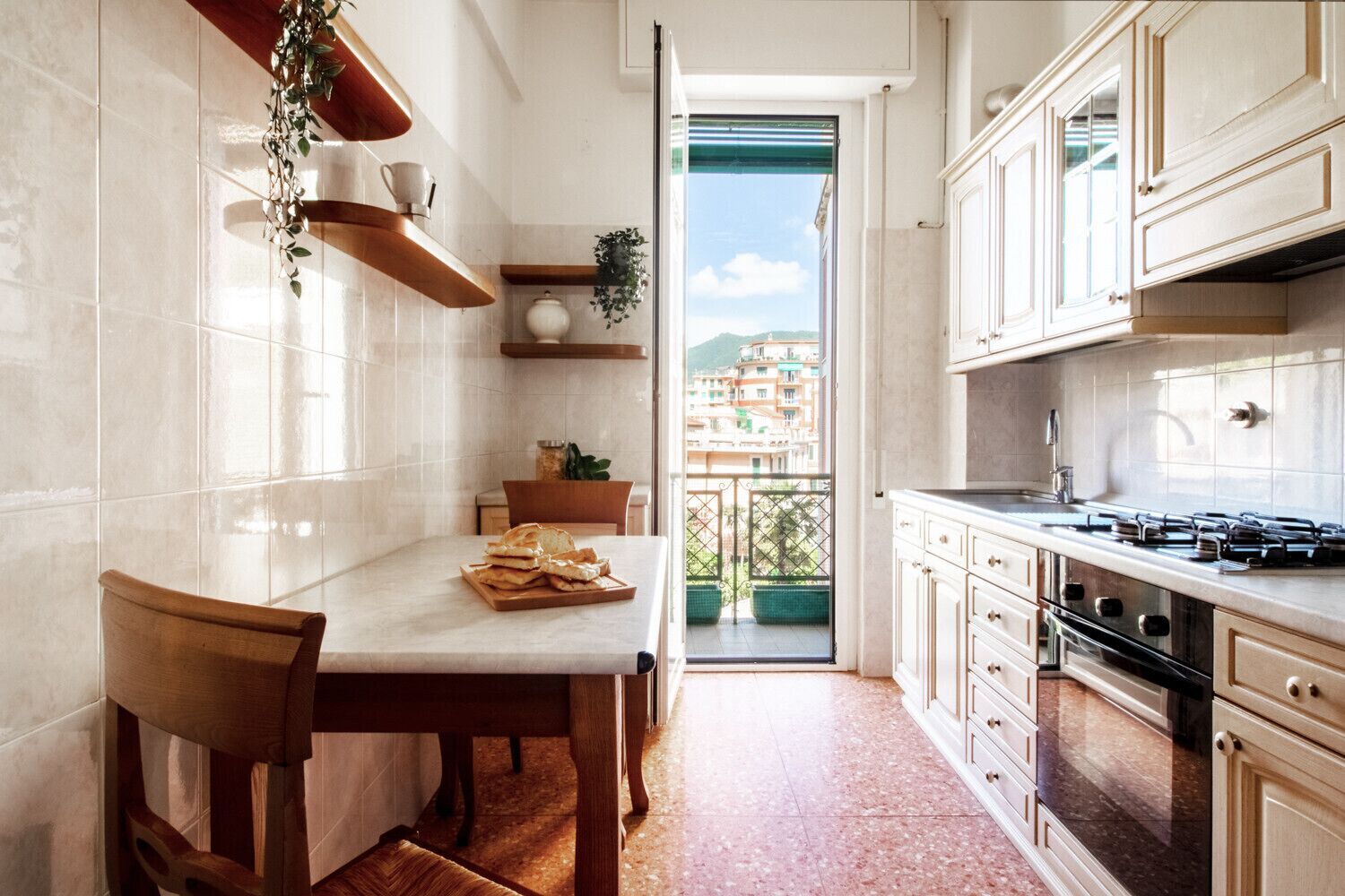 Fridge, oven, dishwasher, coffee/tea maker