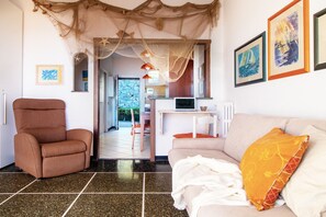 TV - Appartamento-TERRAZZA D'A...MARE-Affitti Brevi Ita (Recco)