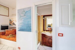 Fer et planche à repasser, Wi-Fi gratuit, draps fournis