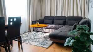 Apartamento Deluxe | Sábanas de algodón egipcio y ropa de cama de alta calidad