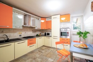 Réfrigérateur, micro-ondes, four, lave-vaisselle