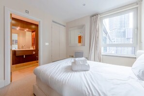 Appartement de base, Plusieurs lits | 3 chambres, literie fournie
