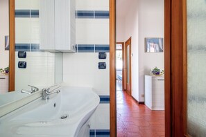 淋浴设施、吹风机