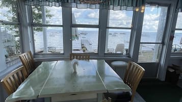 Villa, 4 Bedrooms | Dining