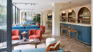 2 bar/lounge