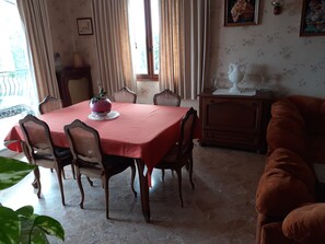 تناول الطعام