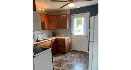 Charming Fully Furnished 2 Bedroom House & Garage