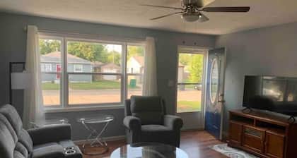 Charming Fully Furnished 2 Bedroom House & Garage