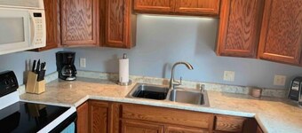 Beautiful Fully Furnished 2 Bedroom House & Garage