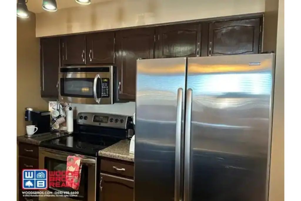 Refrigerador, microondas, horno y parrilla de estufa 