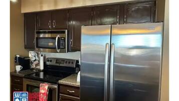 Geladeira, micro-ondas, fogão, cooktop