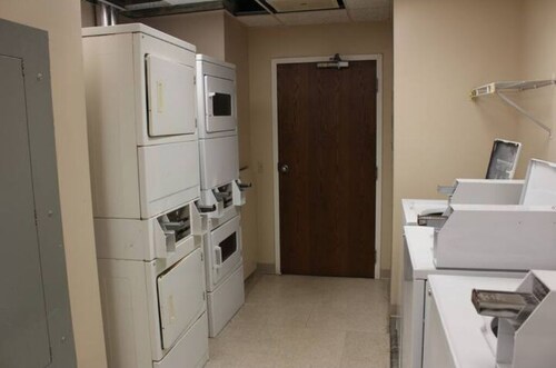 Stunning and Convenient Located 1B/1B Apartment