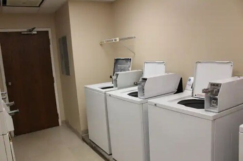 Stunning and Convenient Located 1B/1B Apartment