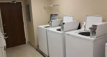 Stunning and Convenient Located 1B/1B Apartment