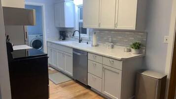 Køleskab, mikrobølgeovn, ovn, kogeplade