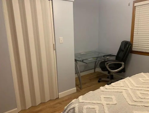 Beautiful Furnished 2 Bedroom House with Garage