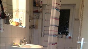 Apartment@Hannover Central | Bathroom | Towels - Private Residences -room agency- (Hannover)