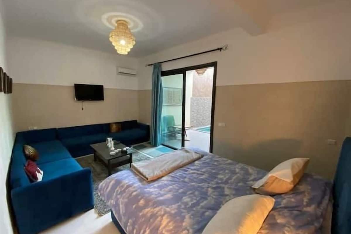 egyptian cotton sheets, premium bedding, free minibar