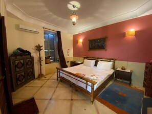 Egyptian cotton sheets, premium bedding, free minibar