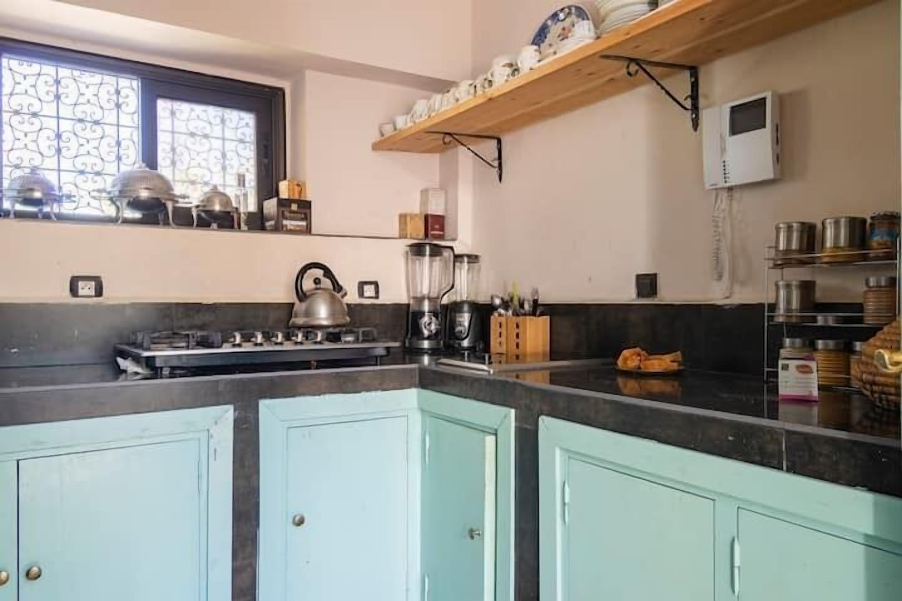 espresso maker, coffee/tea maker, electric kettle