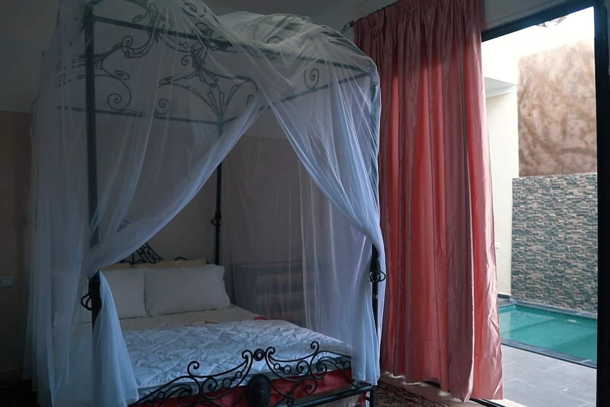 egyptian cotton sheets, premium bedding, free minibar