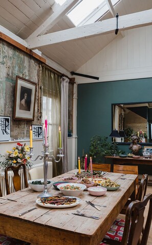 Dining - Extremely spacious loft located in the vibrant America Ground close to the beach (Hastings)