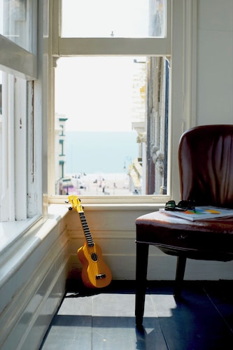 Extremely spacious loft located in the vibrant America Ground close to the beach