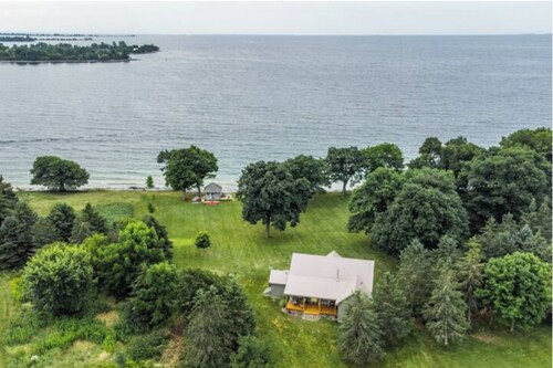 Relaxing Lake Waterfront Home