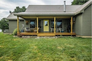 Exterior - Relaxing Lake Waterfront Home (Simcoe Island, Frontenac Islands)