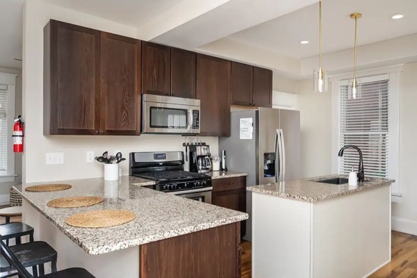 KĂŒhlschrank, Mikrowelle, Ofen, Herdplatte