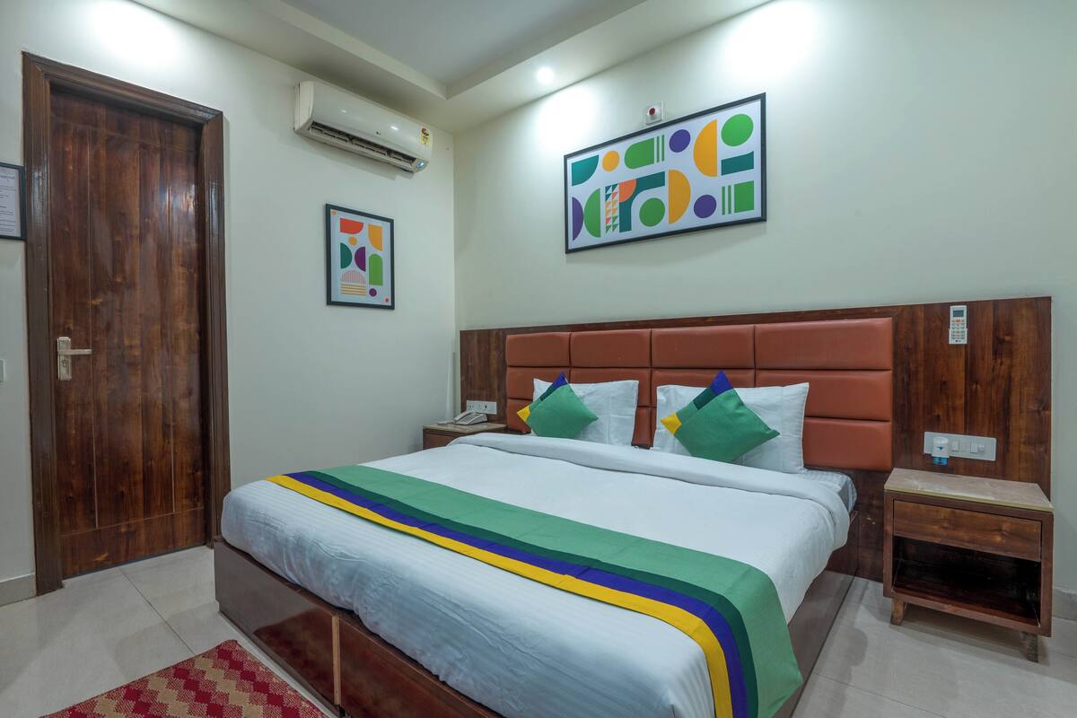 Economy Double Room | Desk, laptop workspace, iron/ironing board, WiFi (free)