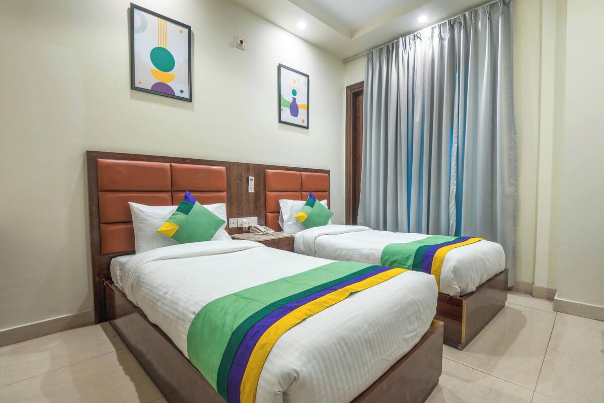 Standard Twin Room | Desk, laptop workspace, iron/ironing board, WiFi (free)