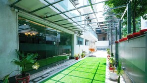 Property entrance - Treebo Sunny Feast (Greater Noida)