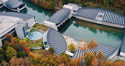 The 404 Bike to Dwtwn Bville HotTub Fun Fenced