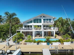 Exterior - Sleeps 10 - Private house with 110’ of Deep Water Dockage, Pool, Hot Tub & more! (Marathon)