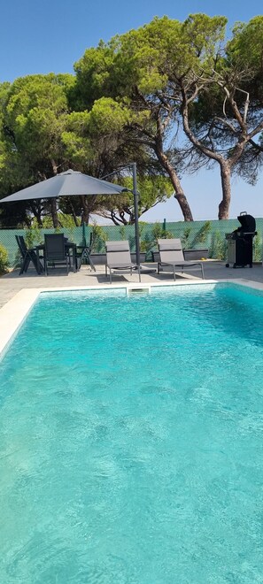 Outdoor pool - Villa in vilamoura, near the golf courses, 5 minutes from the beach (Quarteira)