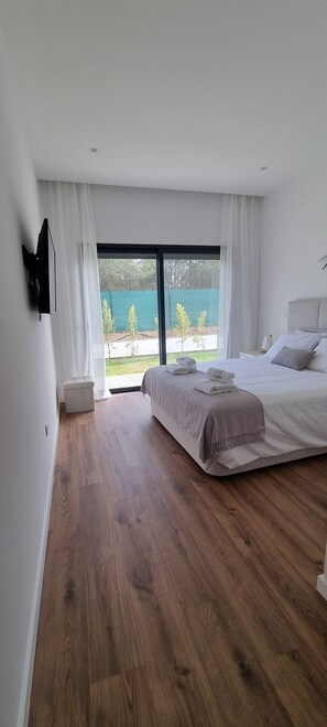 4 bedrooms, desk, iron/ironing board, travel crib - Villa in vilamoura, near the golf courses, 5 minutes from the beach (Quarteira)