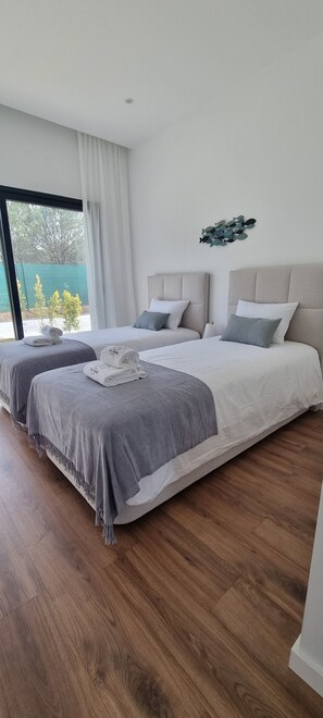 4 bedrooms, desk, iron/ironing board, travel crib - Villa in vilamoura, near the golf courses, 5 minutes from the beach (Quarteira)