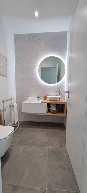 Shower, hair dryer, towels, toilet paper - Villa in vilamoura, near the golf courses, 5 minutes from the beach (Quarteira)