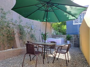 تناول الطعام بالخارج