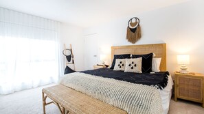 5 bedrooms, travel cot, WiFi, bed sheets